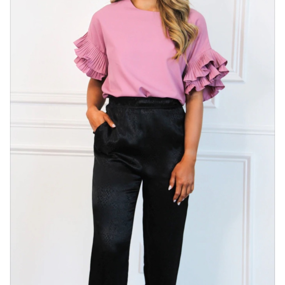 NWT RUFFLE TOP: MAUVE